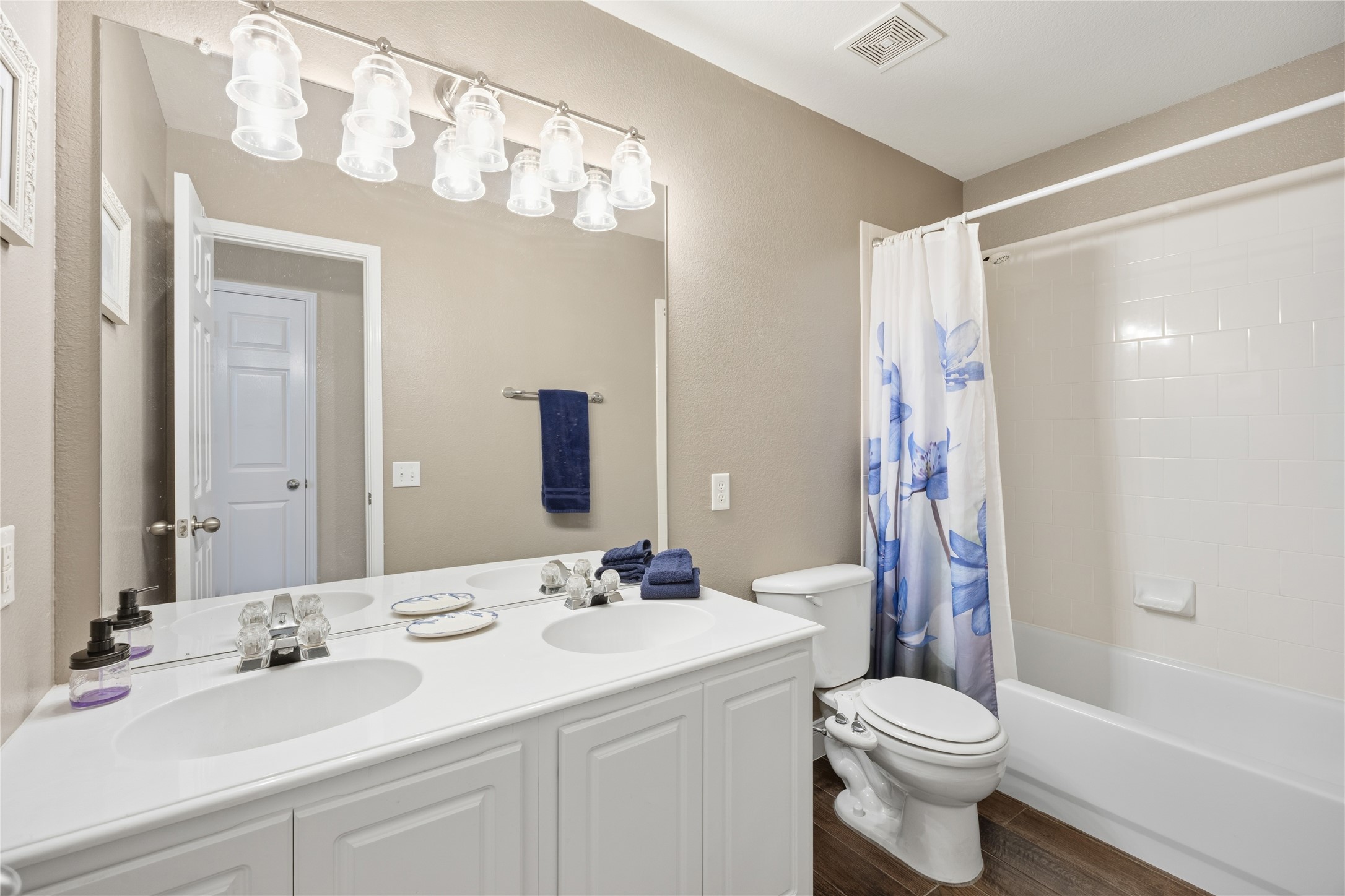 1004 Dover Heights Trail Mansfield TX 76063