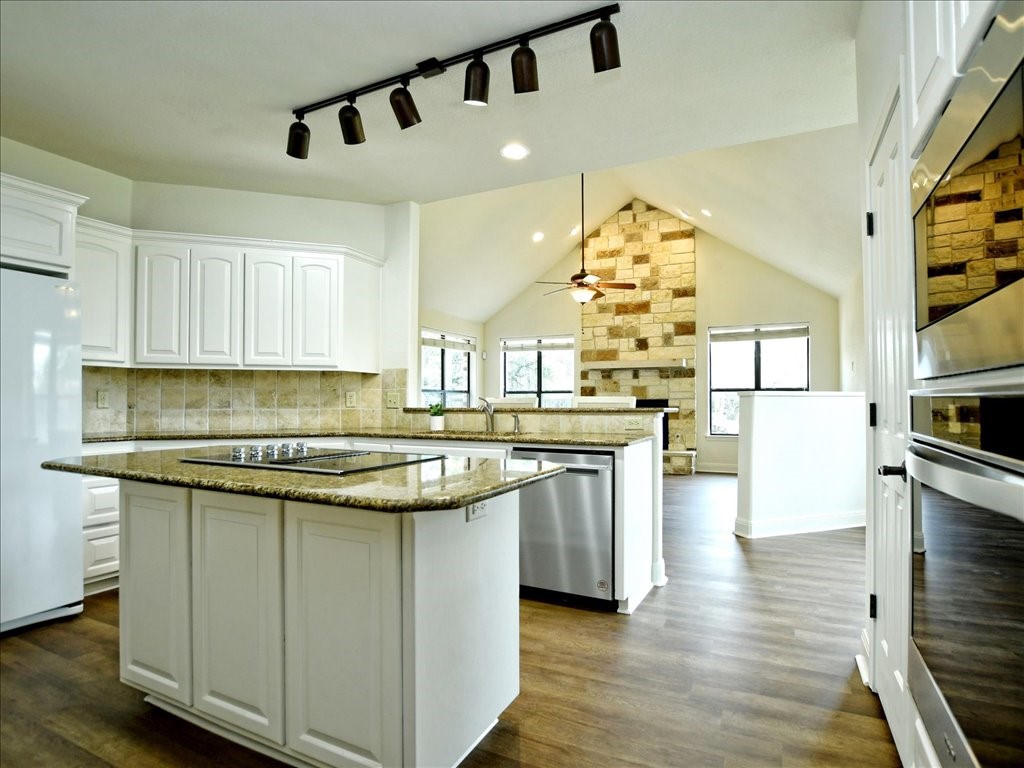 505 Vista View Trail Spicewood TX 78669
