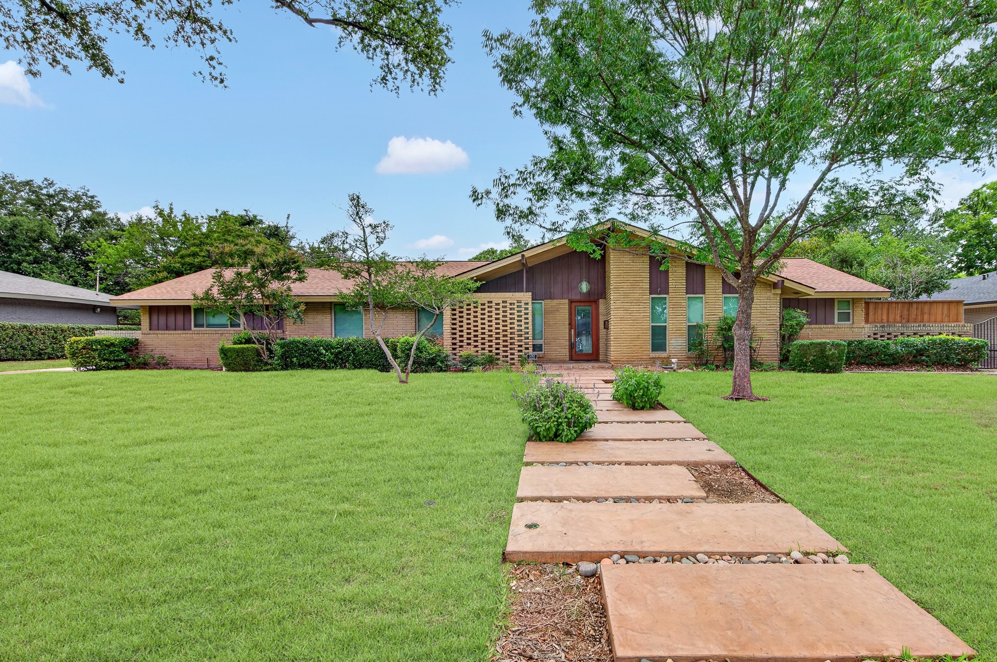 3763 Vinecrest Drive Dallas TX 75229