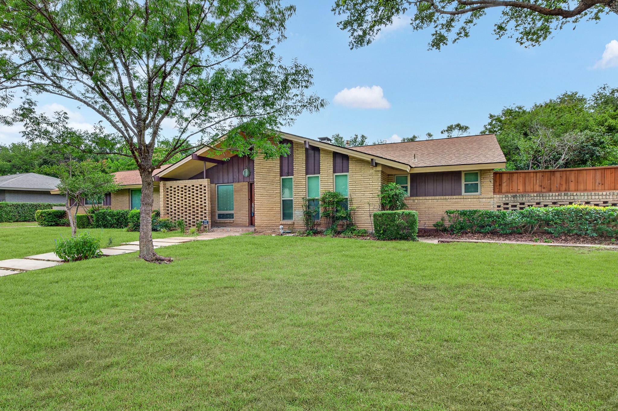 3763 Vinecrest Drive Dallas TX 75229