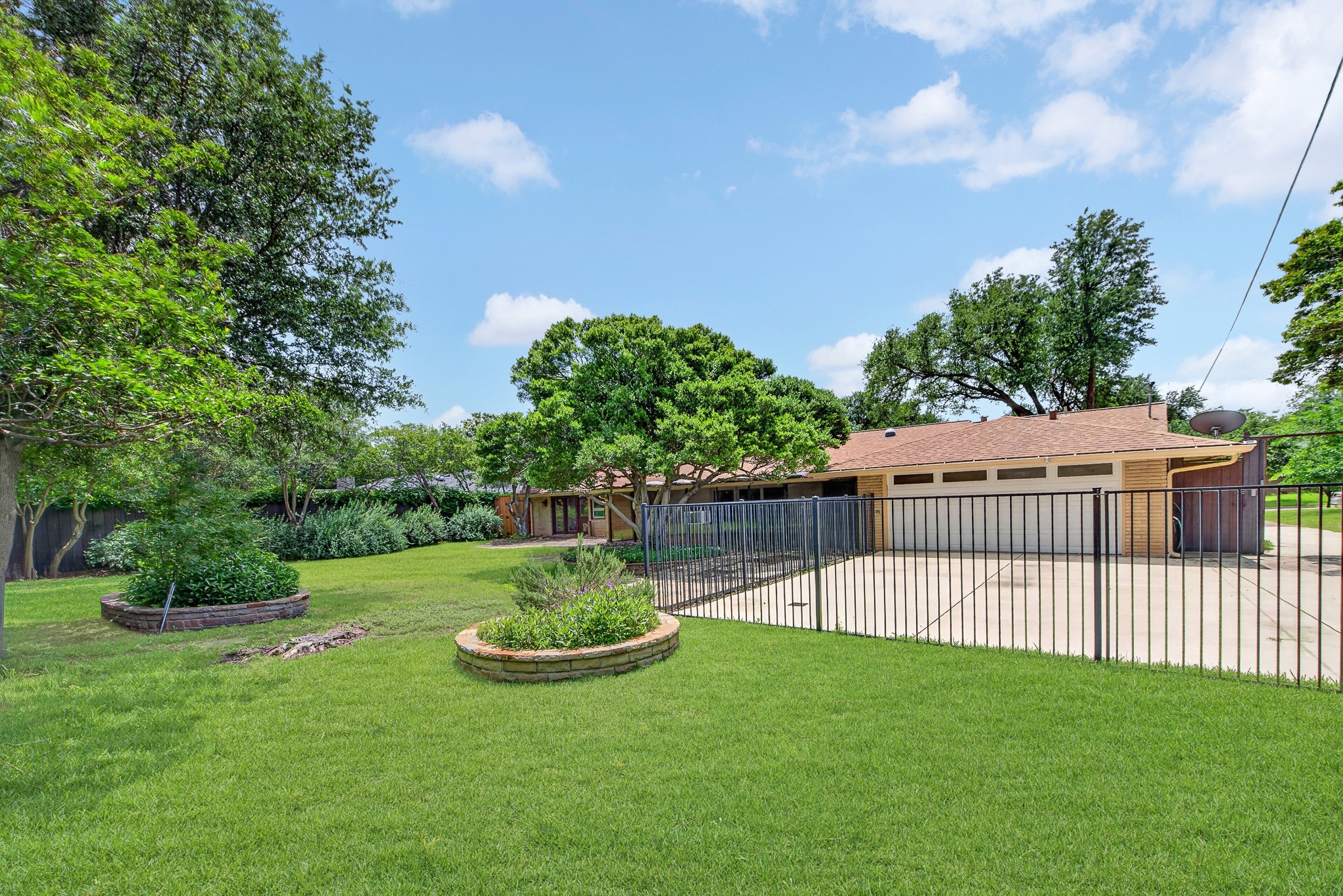 3763 Vinecrest Drive Dallas TX 75229