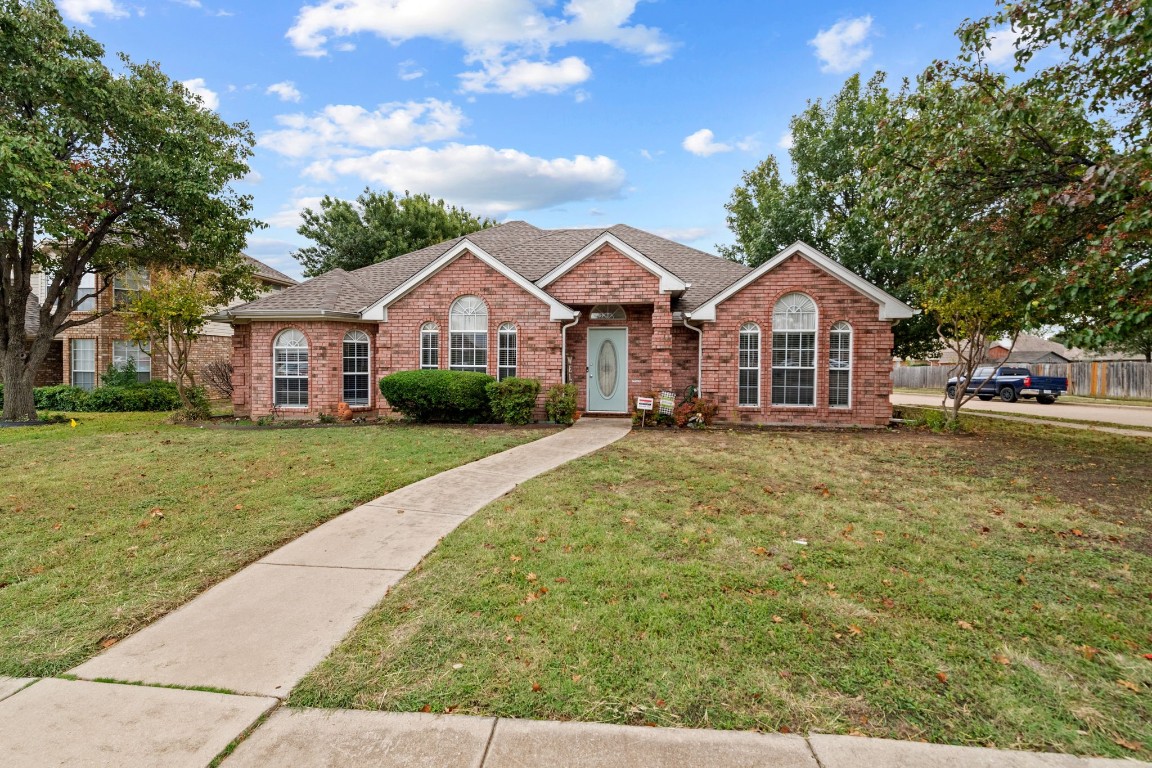 1097 Westgrove Drive Saginaw TX 76179
