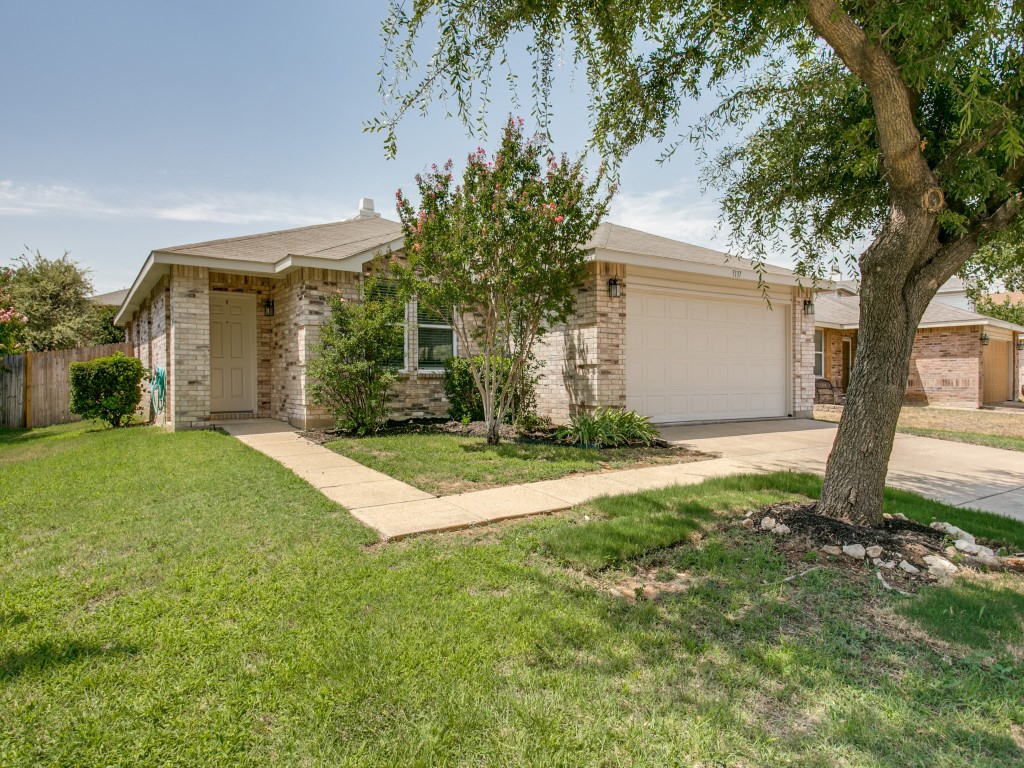 5137 Cliff Oaks Drive Fort Worth TX 76179