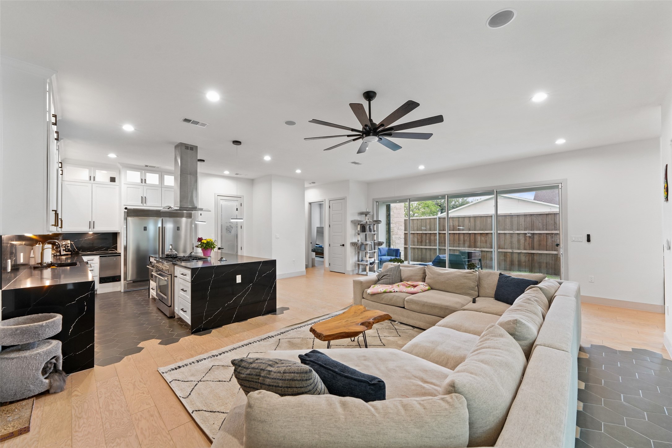 6715 Tyree Street Dallas TX 75209