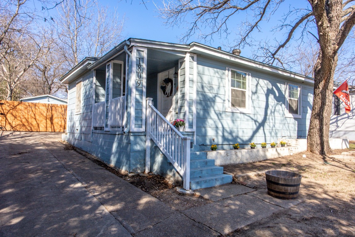 1809 Montrose Drive River Oaks TX 76114