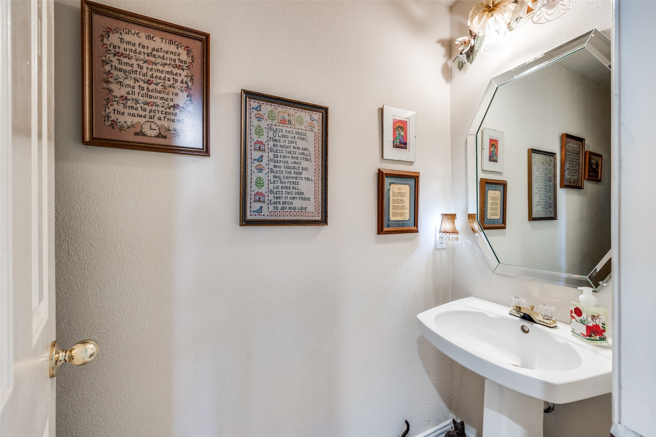 1536 Waterside Court Dallas TX 75218