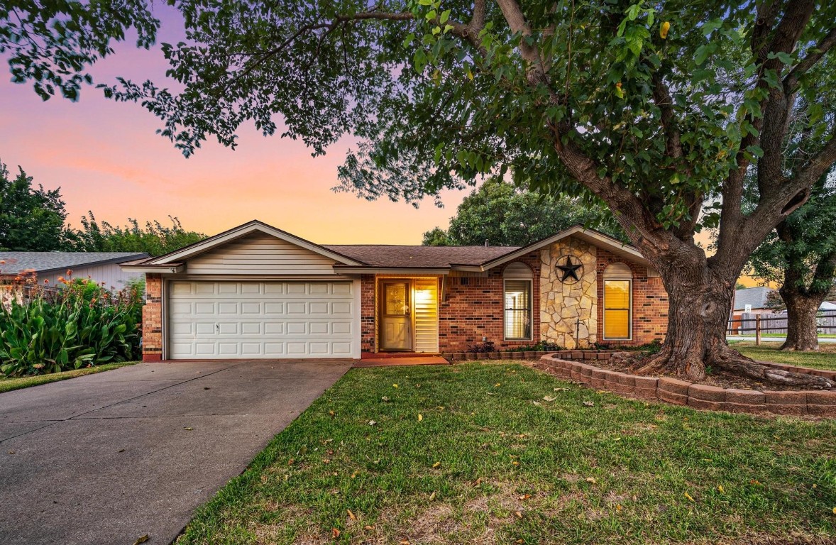 2715 Avonhill Drive Arlington TX 76015