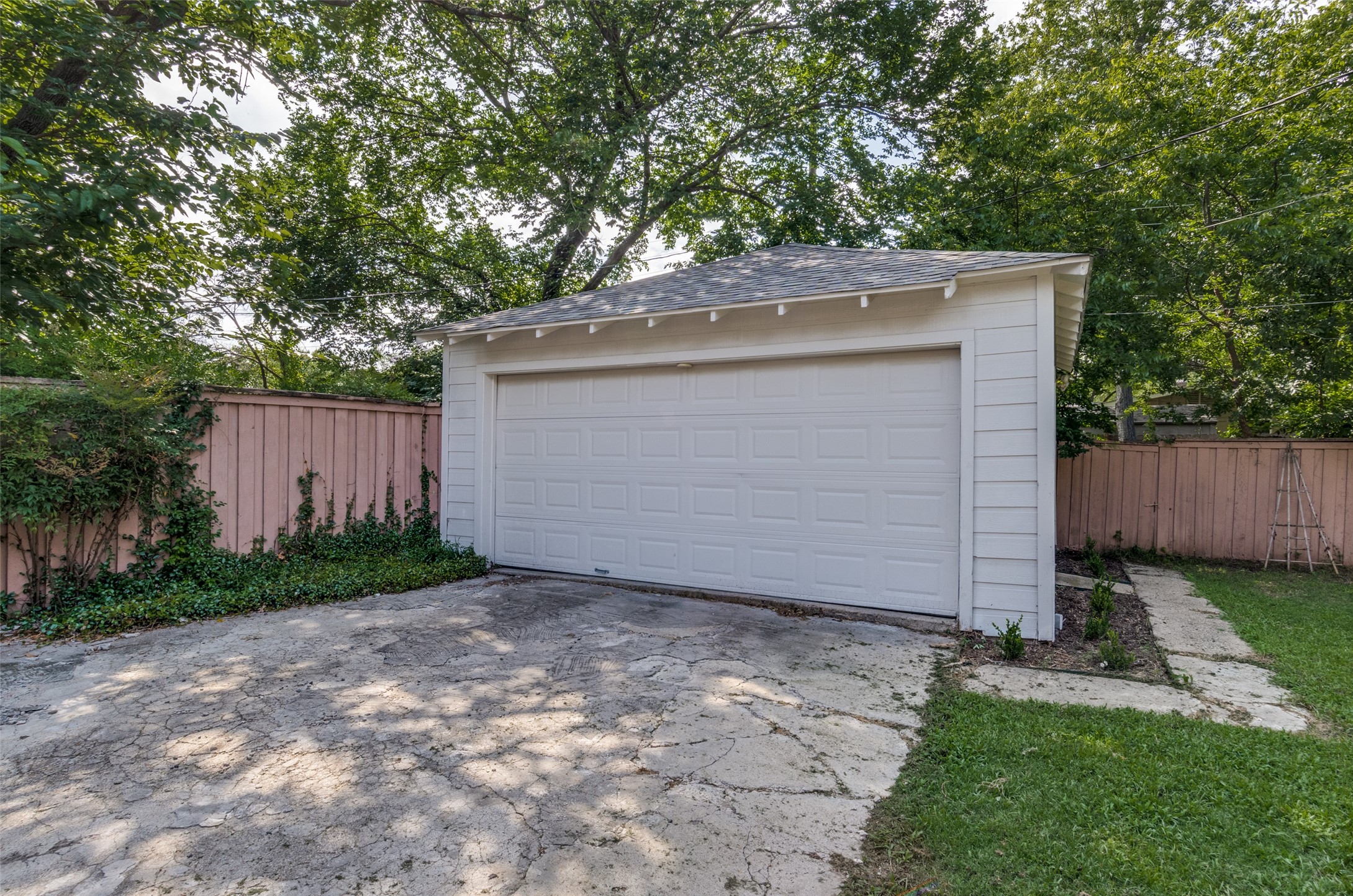 6837 Trammel Drive Dallas TX 75214