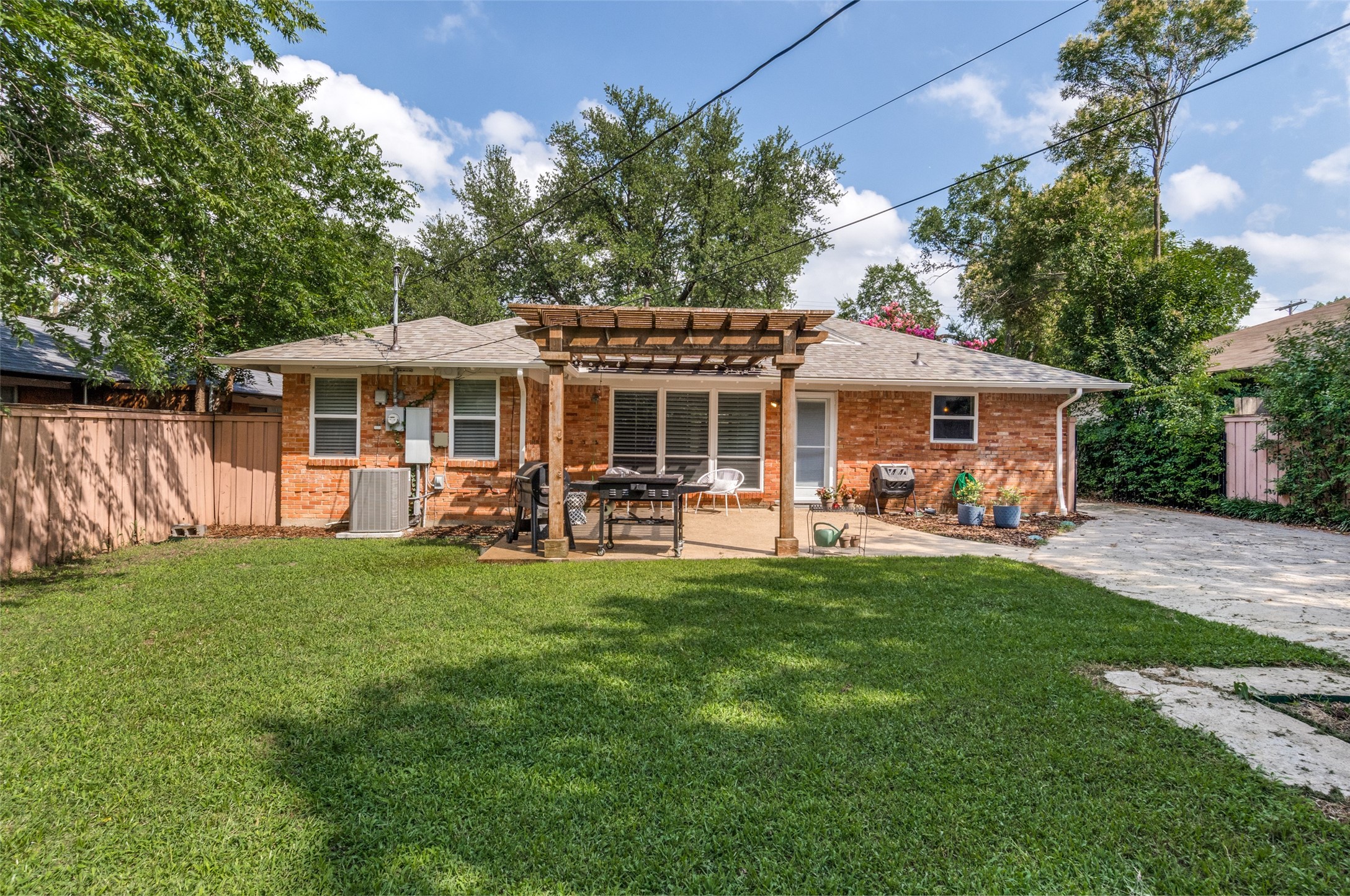 6837 Trammel Drive Dallas TX 75214