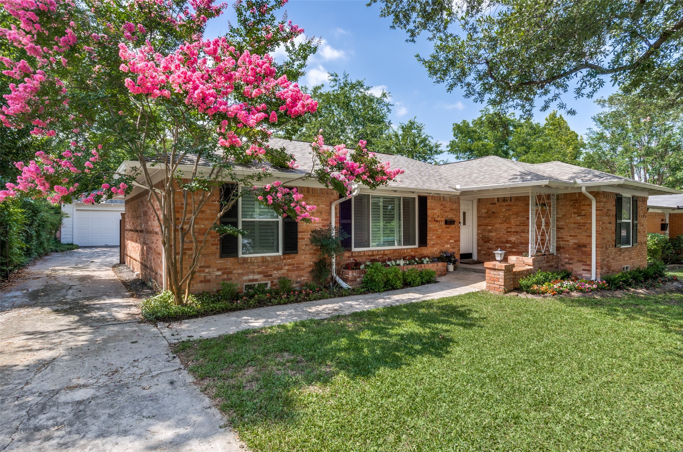 6837 Trammel Drive Dallas TX 75214