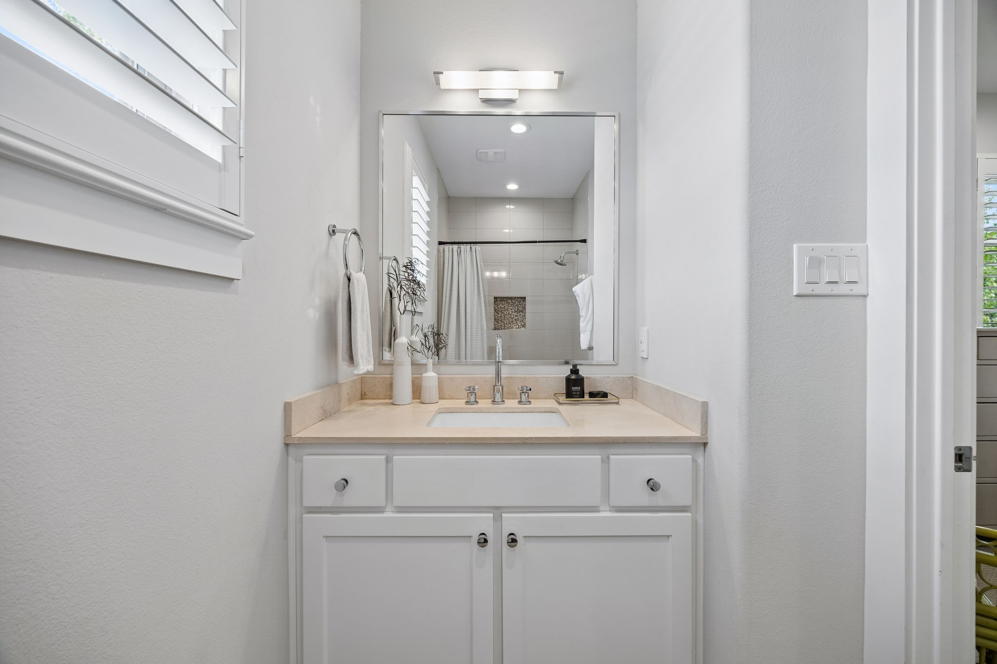 5432 Martel Avenue Dallas TX 75206