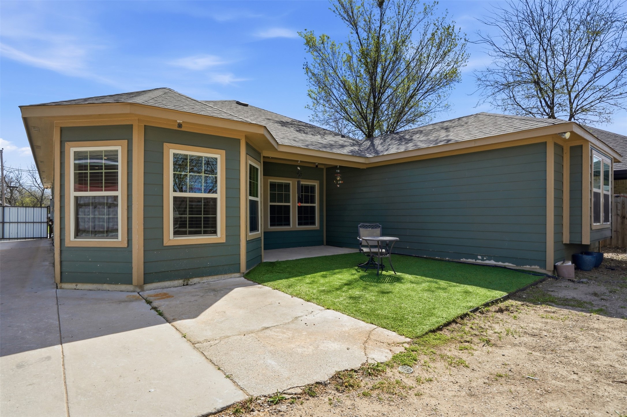3021 Springview Avenue Dallas TX 75216