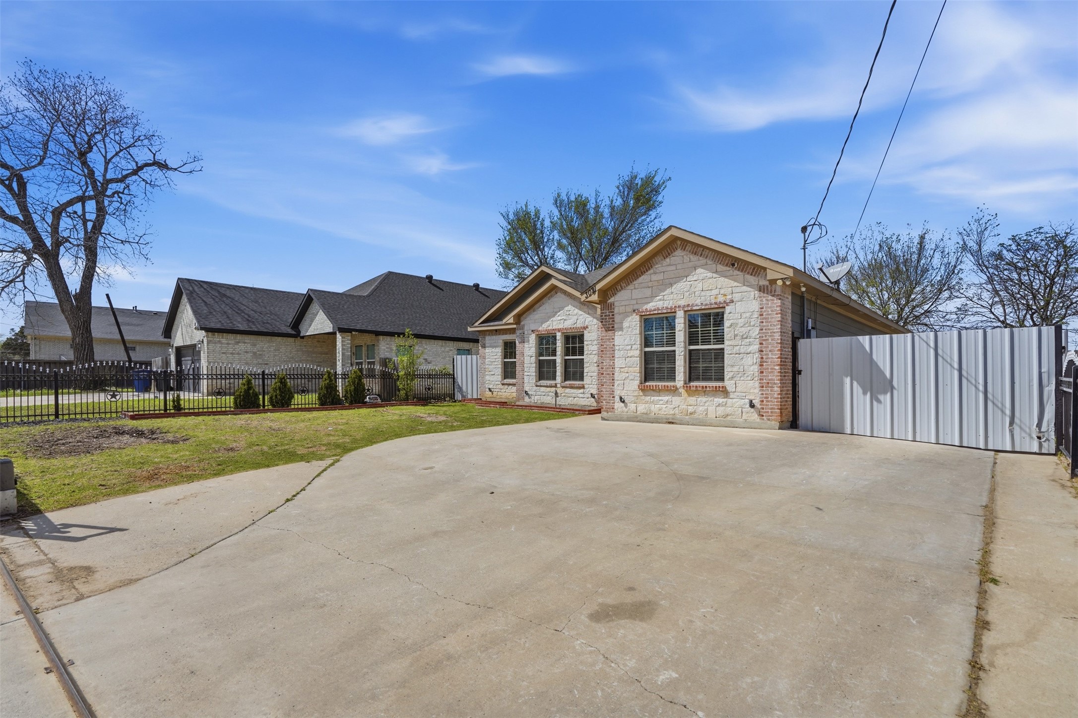 3021 Springview Avenue Dallas TX 75216