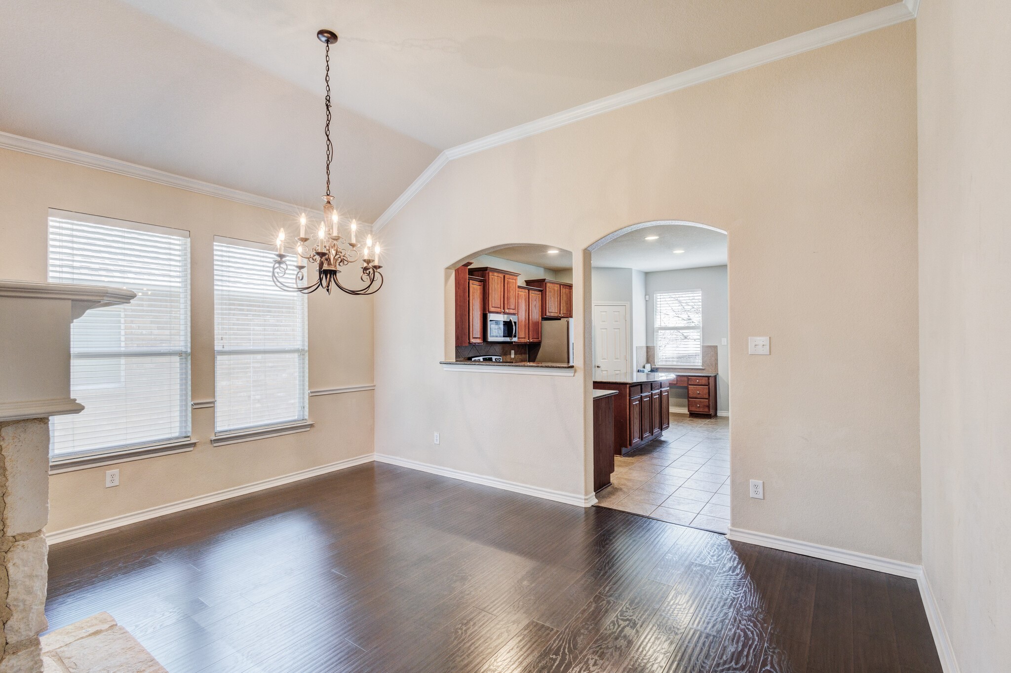 909 Grant Street Burleson TX 76028