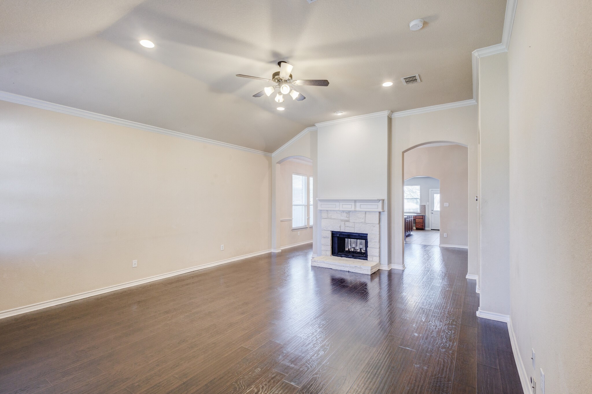 909 Grant Street Burleson TX 76028