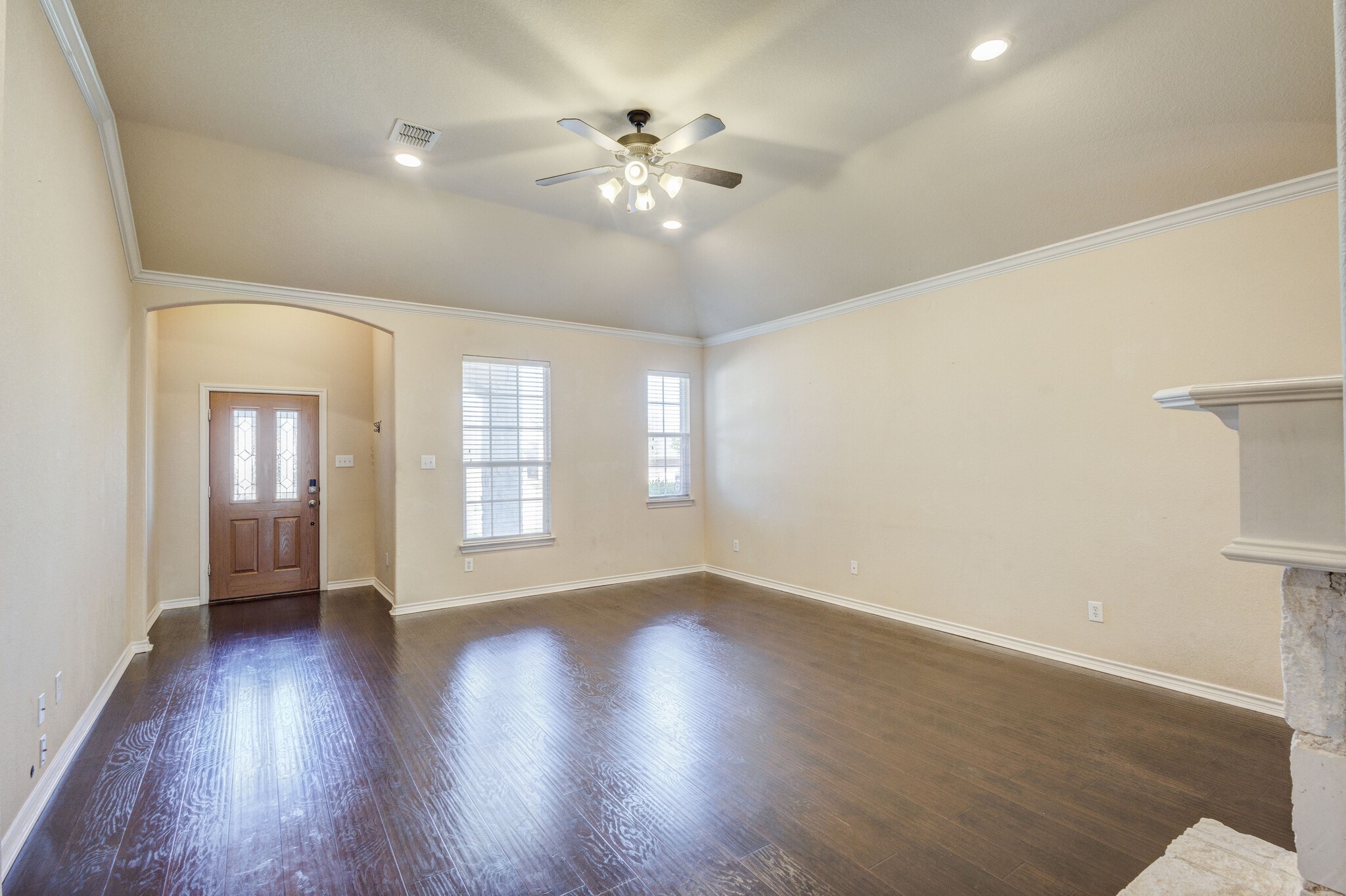 909 Grant Street Burleson TX 76028