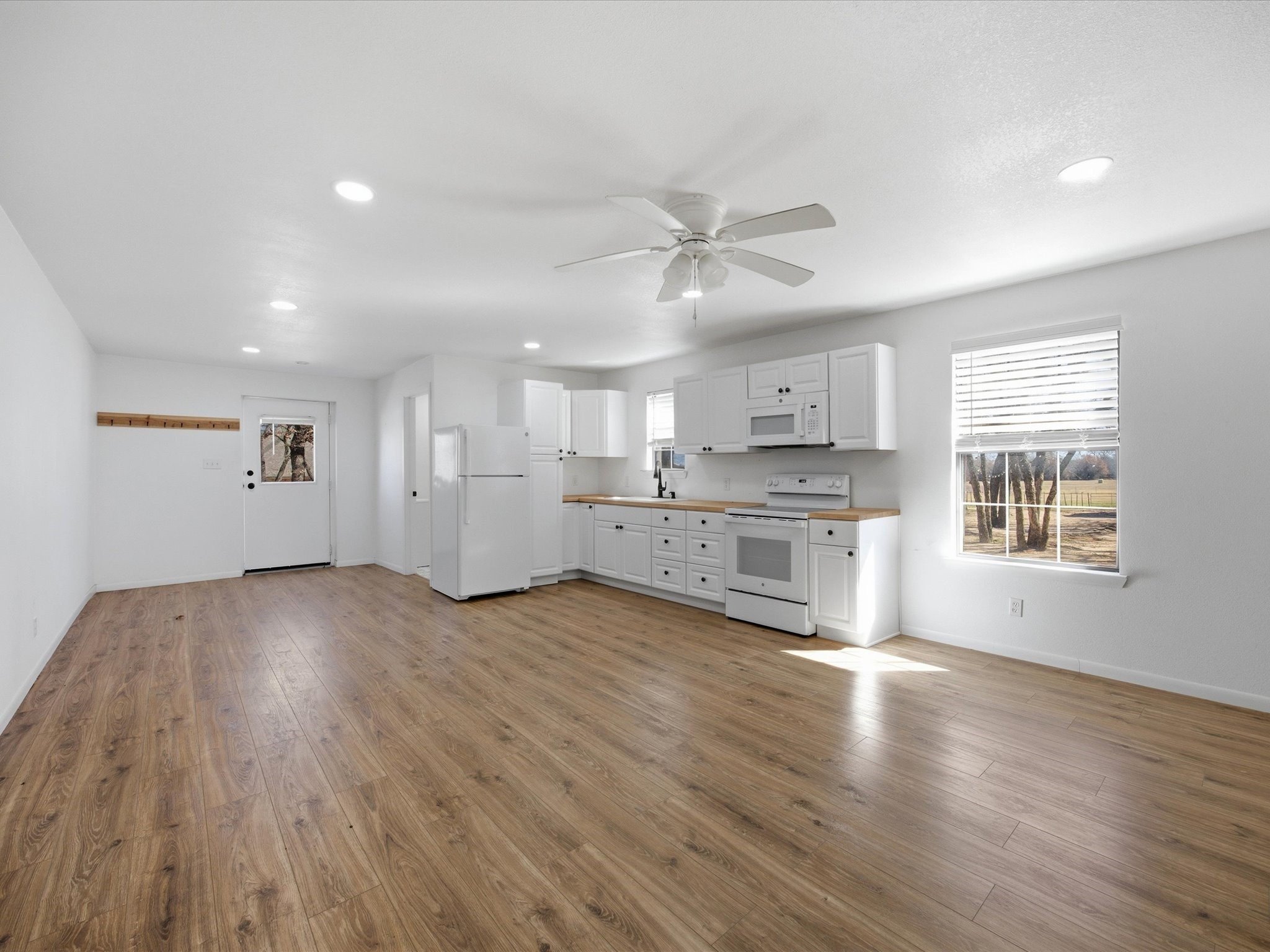 19901 S Highway 281 Lipan TX 76462