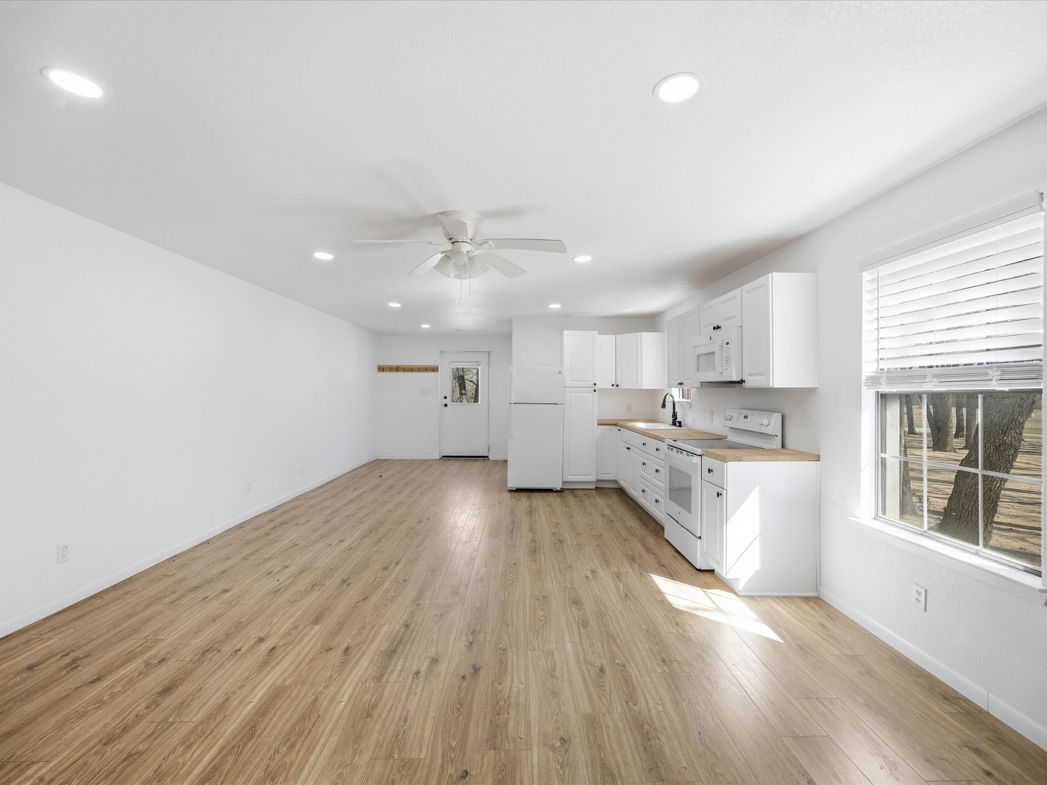 19901 S Highway 281 Lipan TX 76462