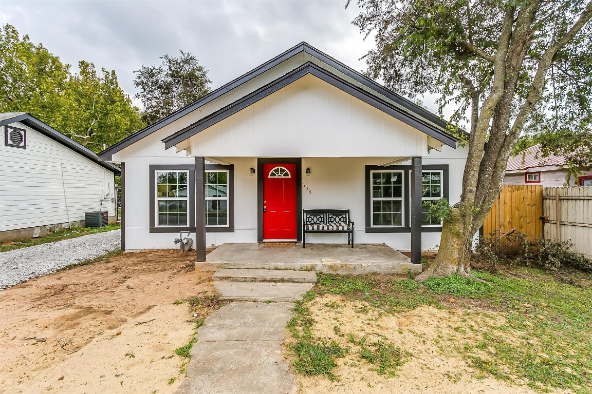 605 Poindexter Avenue Cleburne TX 76033