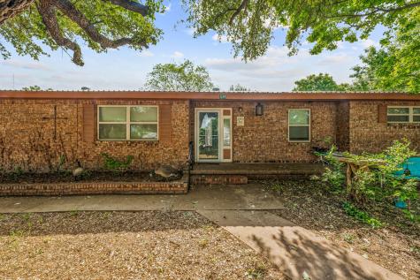 1249 N Travis Street De Leon TX 76444