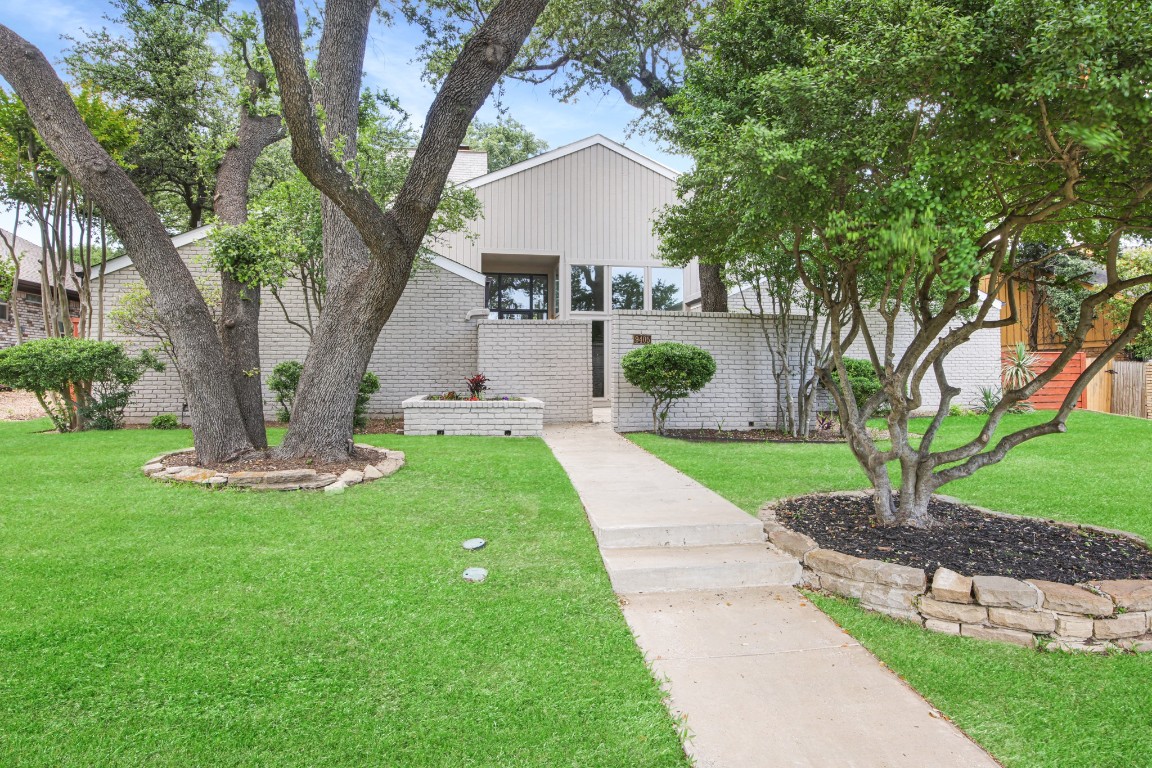 9405 Moss Farm Lane Dallas TX 75243