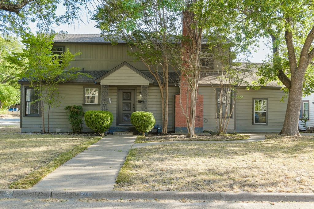 201 Almond Street Waxahachie TX 75165
