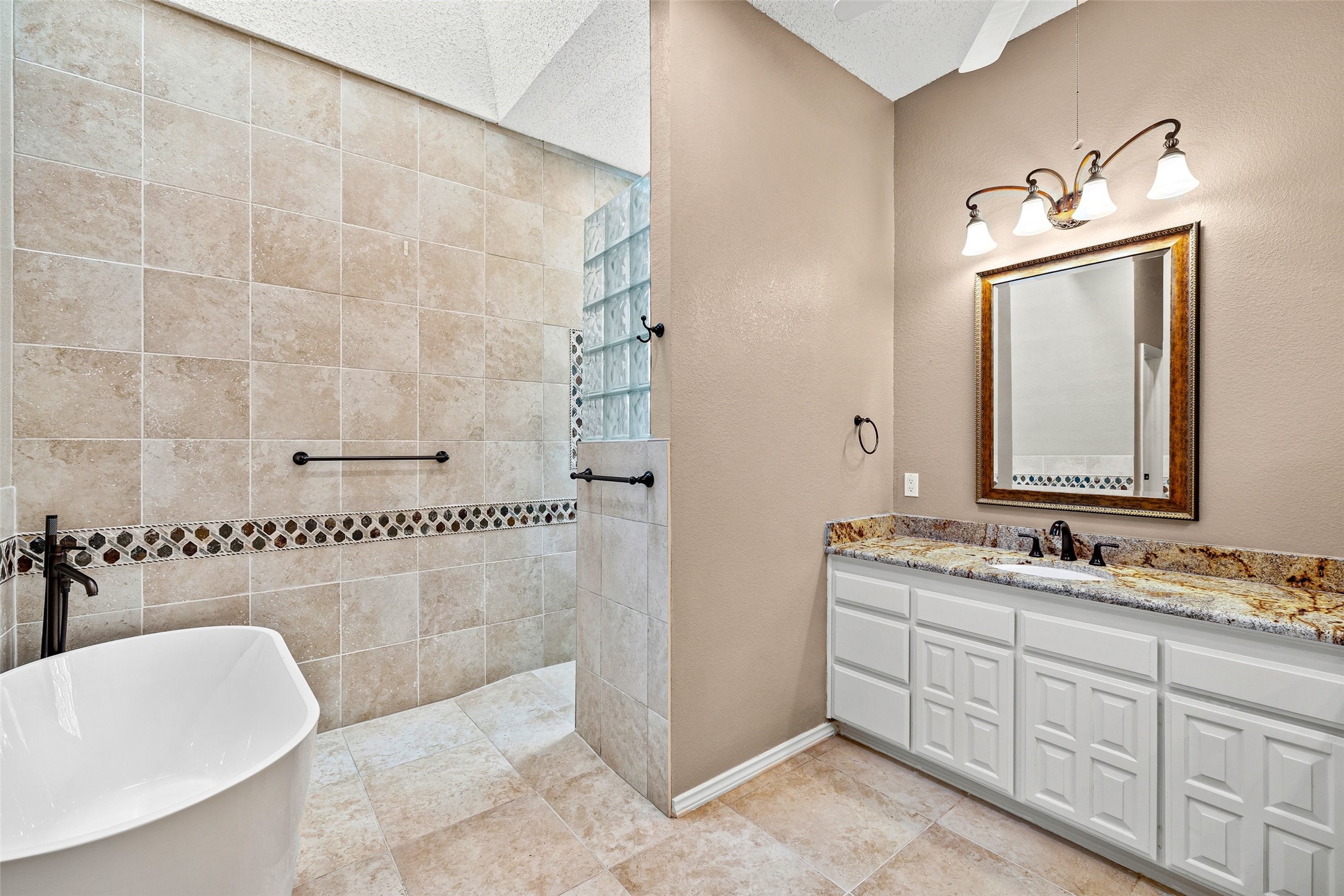 10100 Ravenswood Road Granbury TX 76049