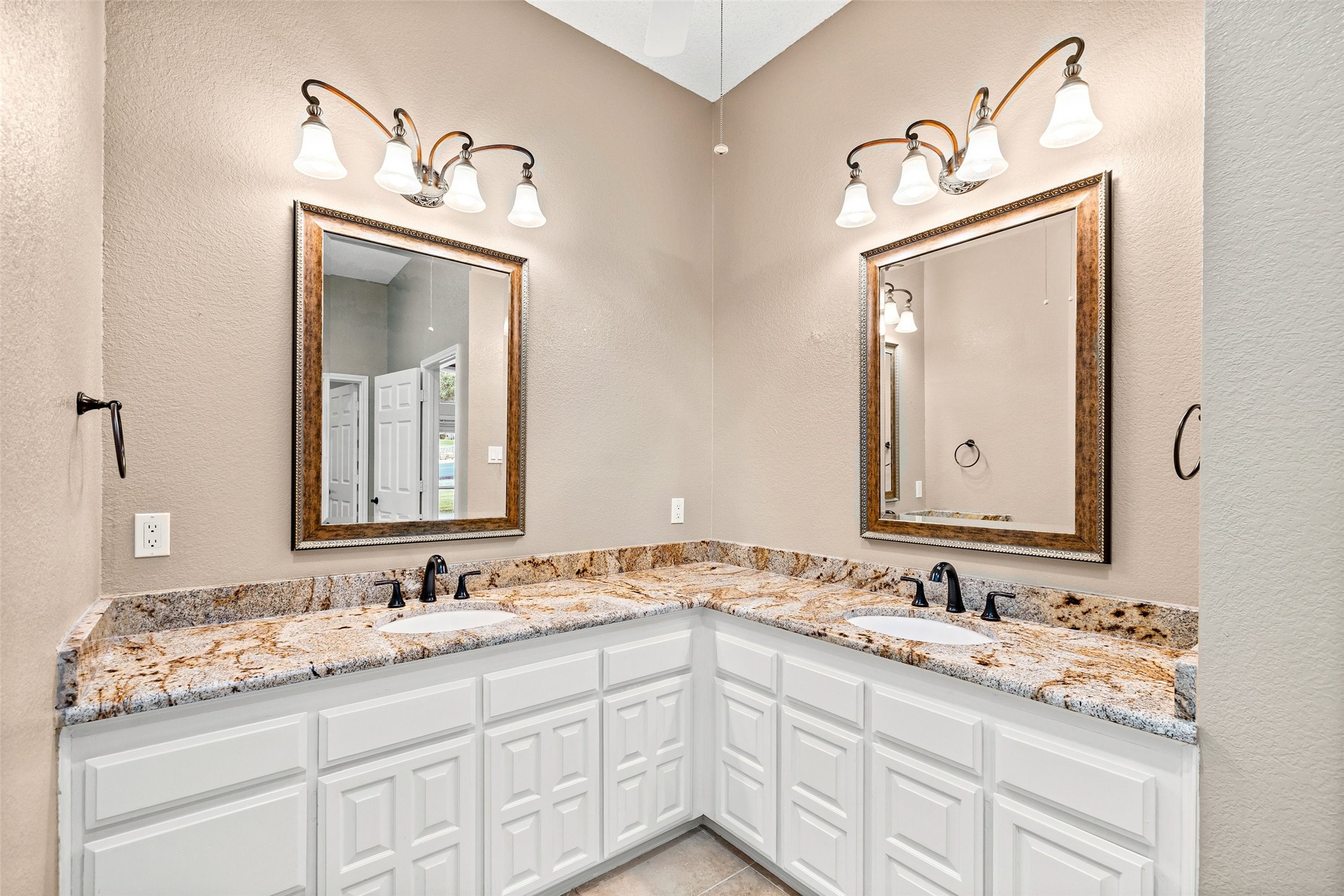 10100 Ravenswood Road Granbury TX 76049