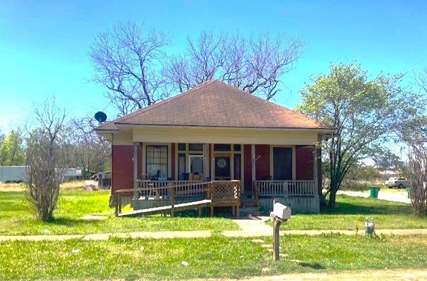 302 S Pearl Street Mart TX 76664