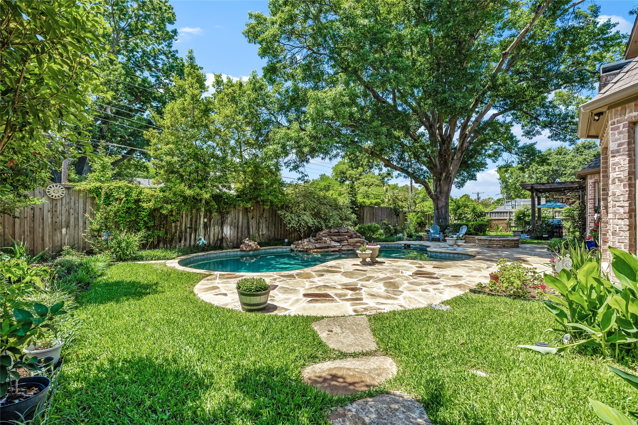 5308 Del Roy Drive Dallas TX 75229