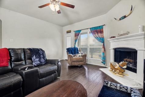 8909 Tenderfoot Lane Aubrey TX 76227