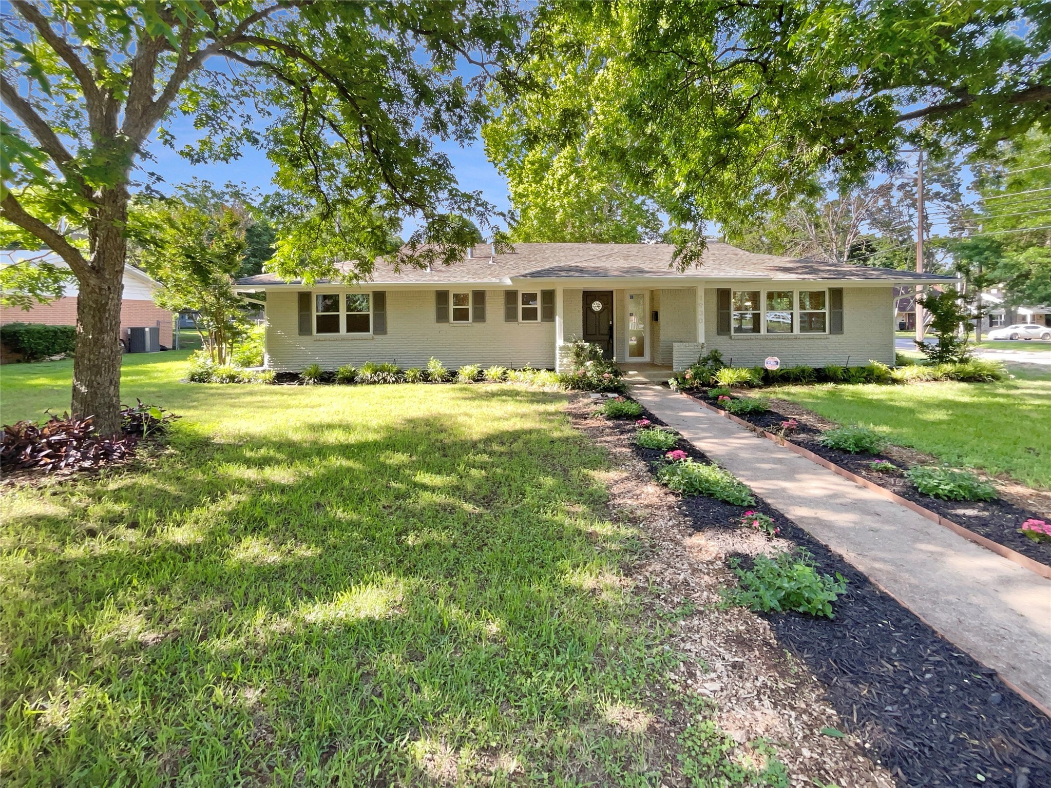 1930 W 2nd Street Arlington TX 76013