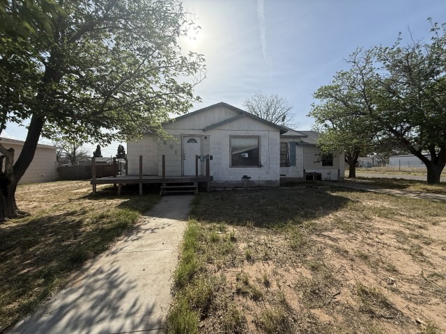 601 S Franklin Avenue Monahans TX 79756