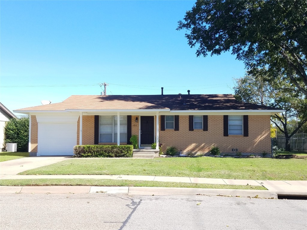 1213 S Ridgeway Drive Cleburne TX 76033
