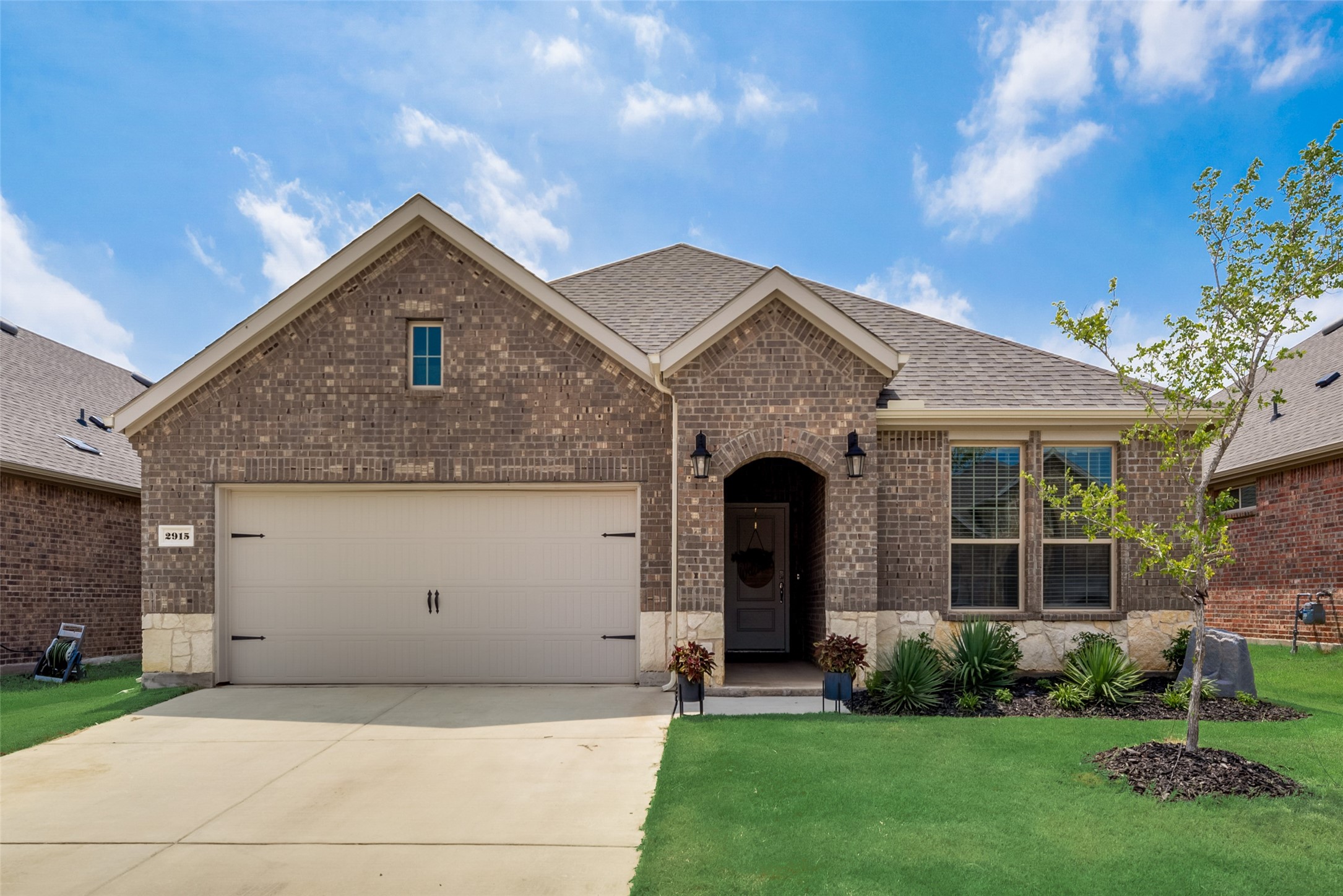 2915 Brady Starr Drive Aubrey TX 76227