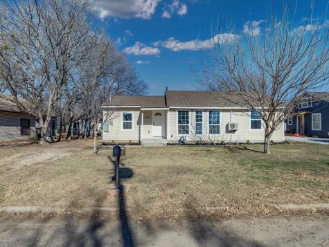 807 Adkins Street Bowie TX 76230