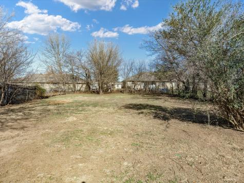 807 Adkins Street Bowie TX 76230