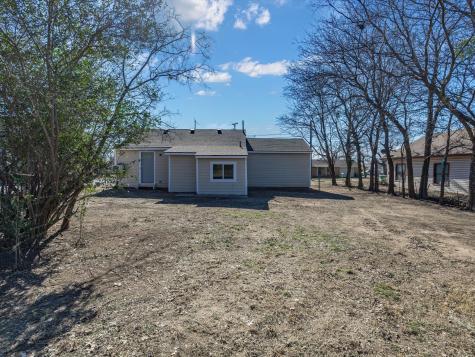 807 Adkins Street Bowie TX 76230