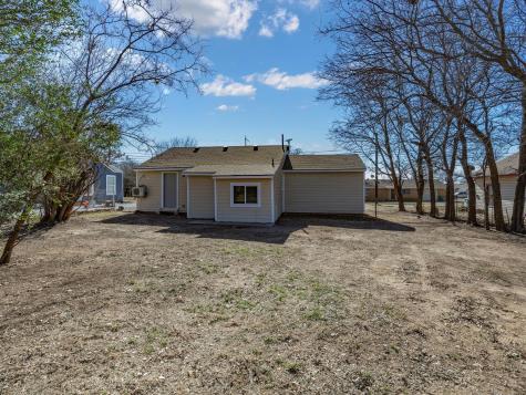 807 Adkins Street Bowie TX 76230