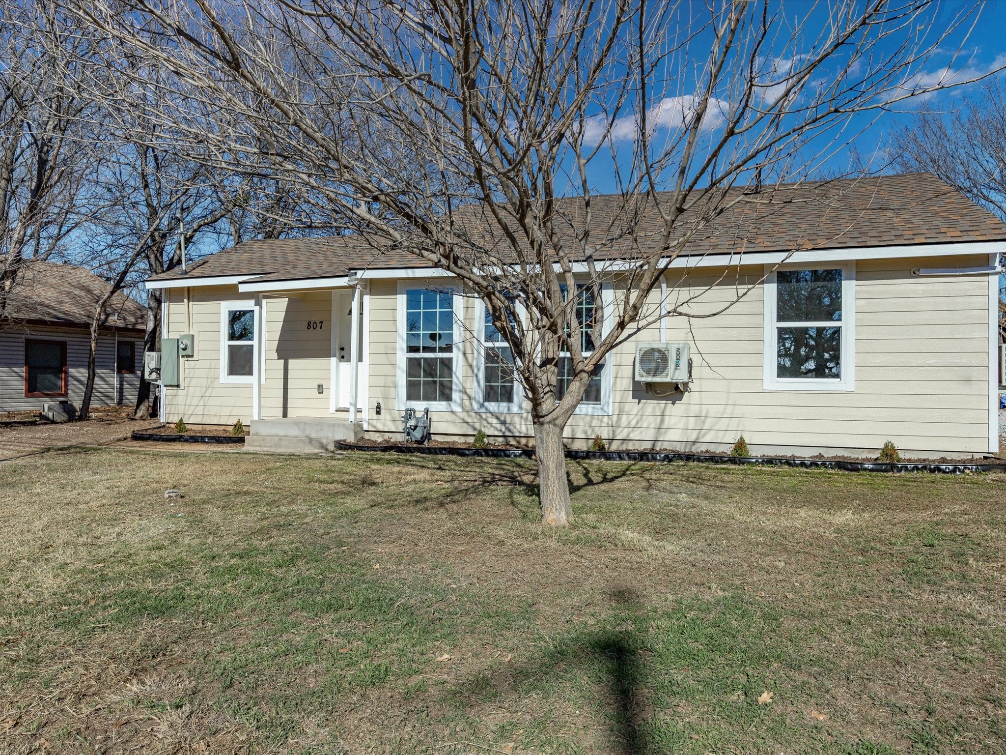 807 Adkins Street Bowie TX 76230