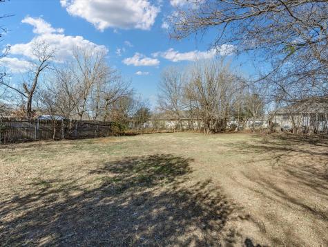 807 Adkins Street Bowie TX 76230
