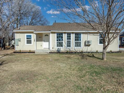 807 Adkins Street Bowie TX 76230