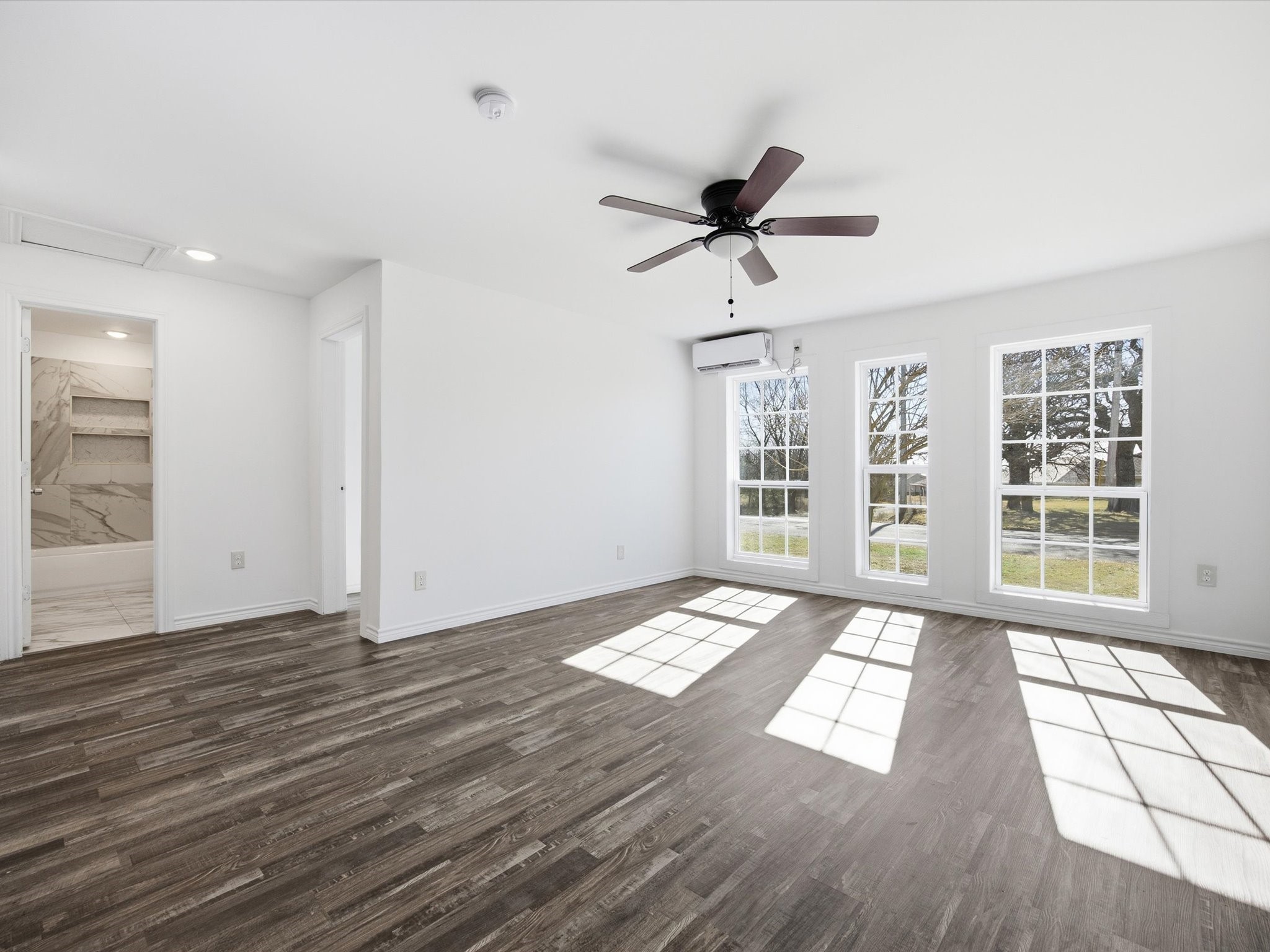 807 Adkins Street Bowie TX 76230