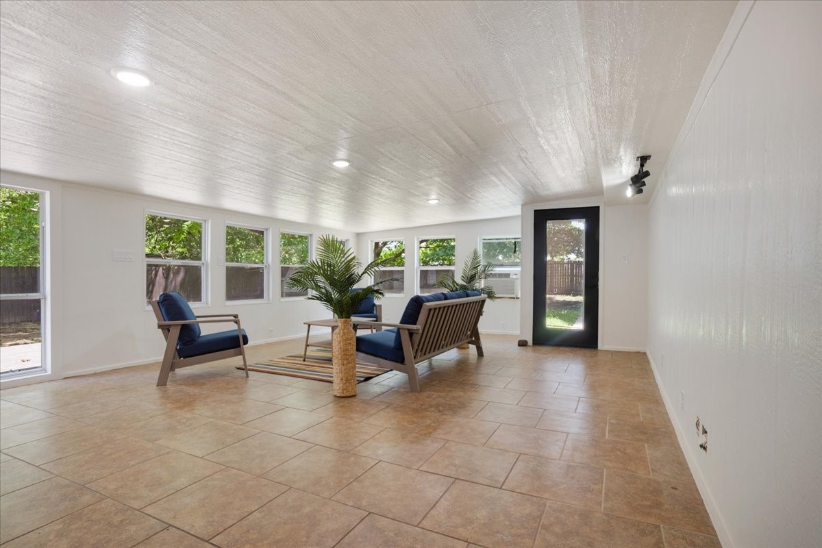 4166 W Houston Street Sherman TX 75092