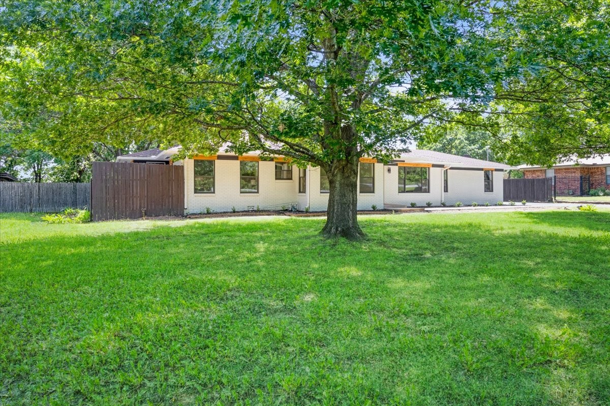 4166 W Houston Street Sherman TX 75092