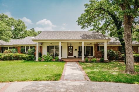 211 Oaklawn Avenue Nocona TX 76255