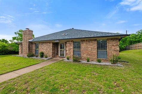 1132 Trinity Drive Benbrook TX 76126
