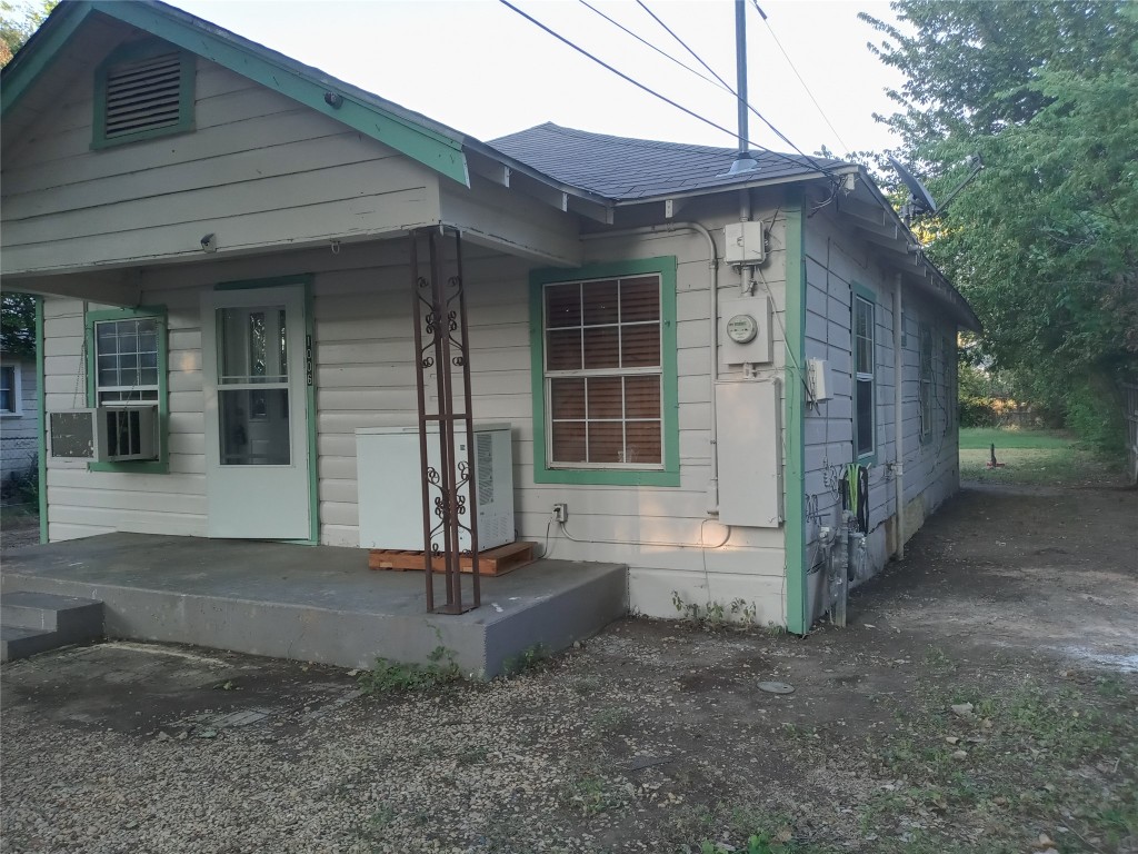 1006 N Tillery Avenue Dallas TX 75211