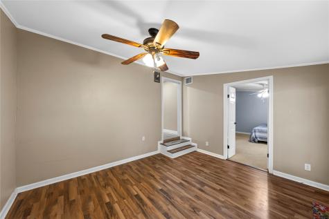 505 W Columbus Street West TX 76691