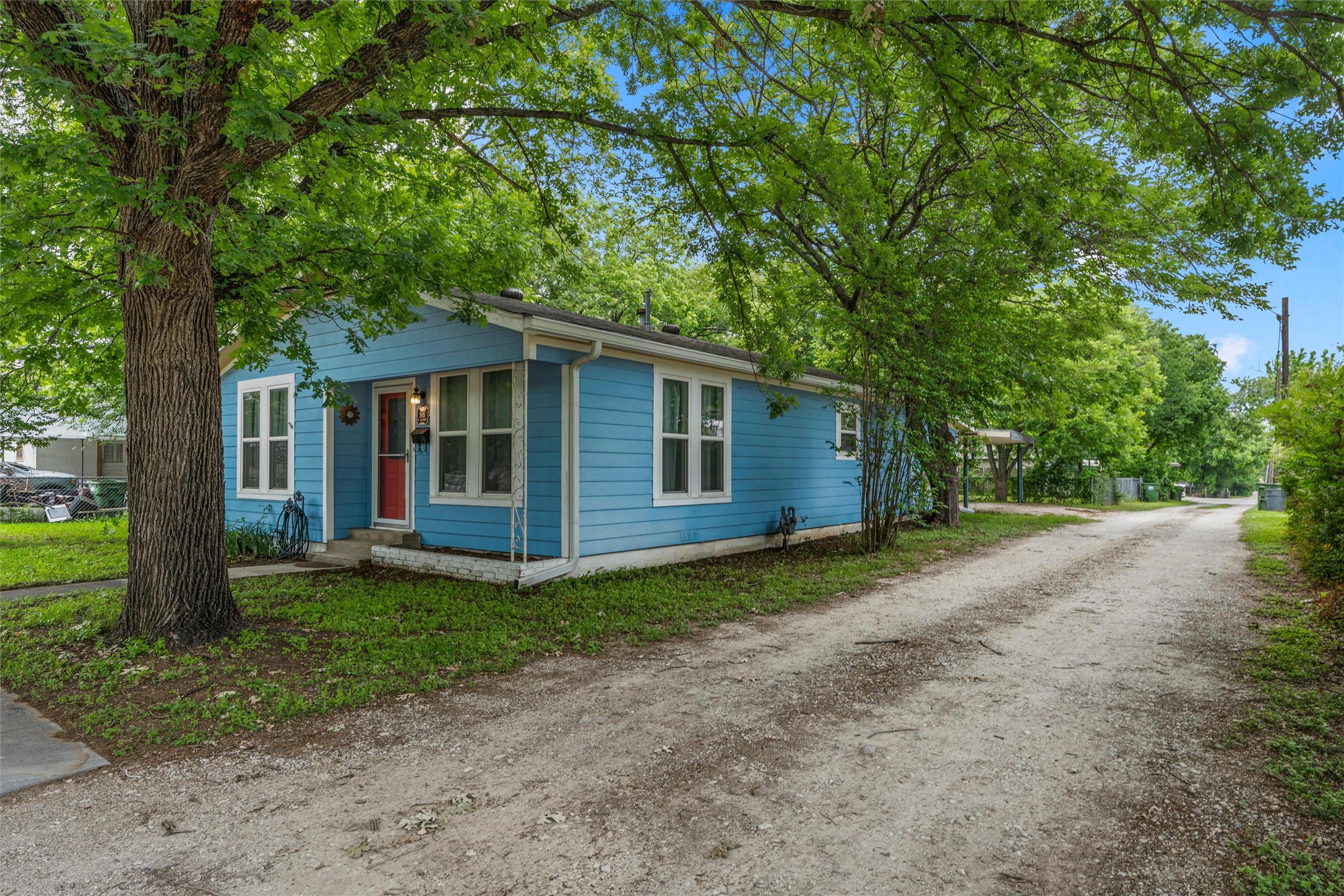 505 W Columbus Street West TX 76691